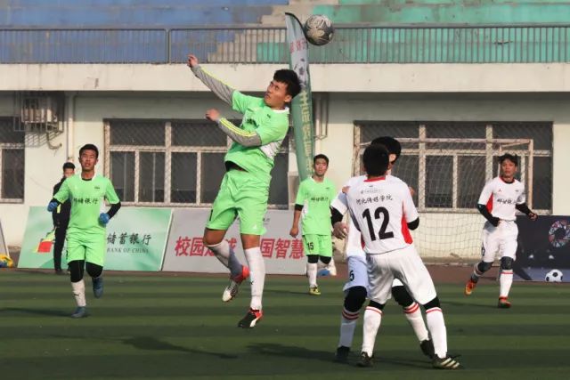 滕哈格回曼彻斯特与妻子晚餐 经纪人团队成员在场