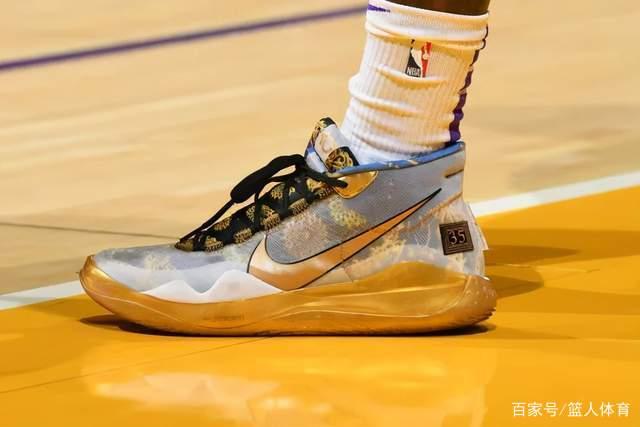 滕哈格回曼彻斯特与妻子晚餐 经纪人团队成员在场